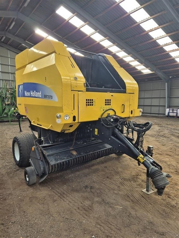 New Holland BR7070 med rotorsnitter Snitter - Балирка за тркалезни бали: слика 2 New Holland BR7070 med rotorsnitter Snitter - Балирка за тркалезни бали: слика 2