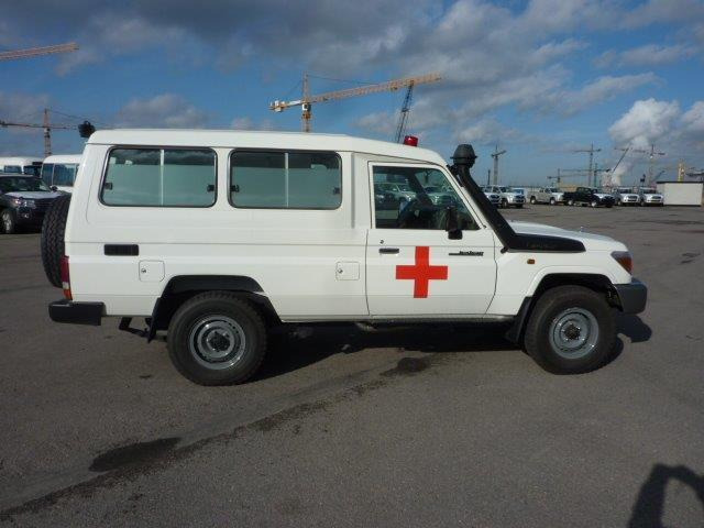 Toyota Land Cruiser 78 Metal top hzj 78 ambulance 4.2L Diesel Manual - SUV: слика 5 Toyota Land Cruiser 78 Metal top hzj 78 ambulance 4.2L Diesel Manual - SUV: слика 5