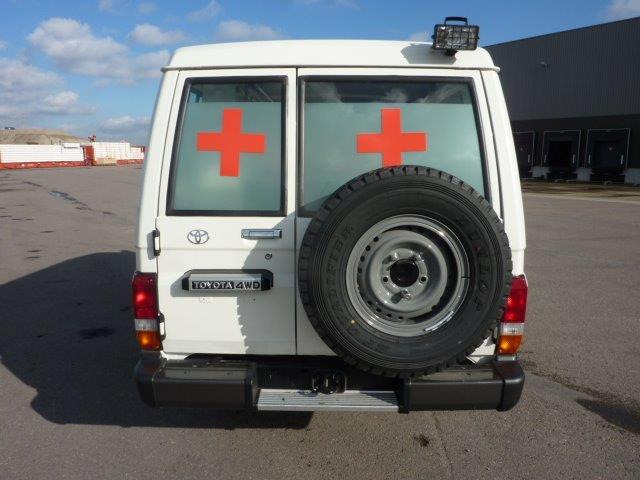 Toyota Land Cruiser 78 Metal top hzj 78 ambulance 4.2L Diesel Manual - SUV: слика 3 Toyota Land Cruiser 78 Metal top hzj 78 ambulance 4.2L Diesel Manual - SUV: слика 3