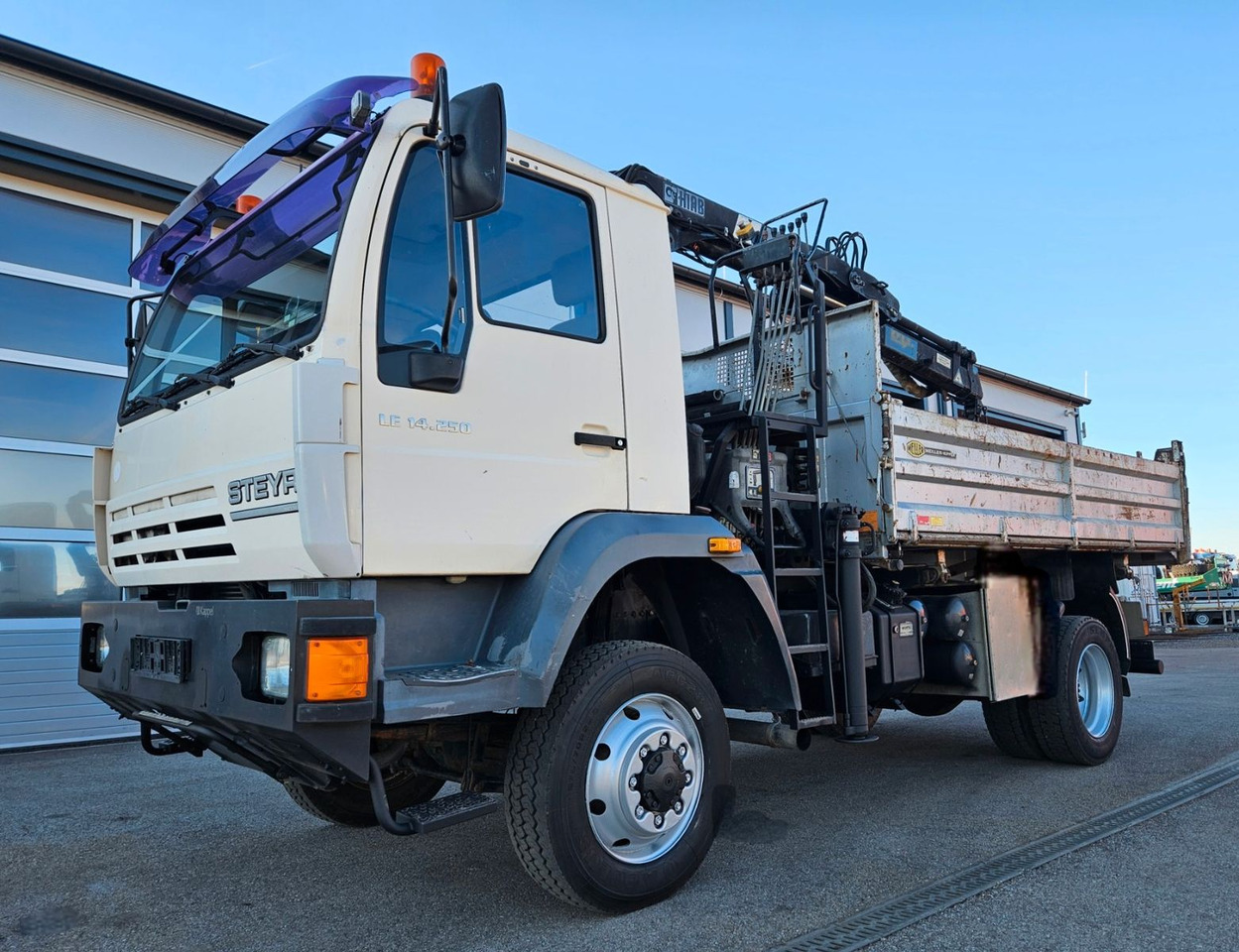 MAN LE 14.250 4x4 HIAB 077BS-2 Kran Greifer - Кипер, Камион со кран: слика 4 MAN LE 14.250 4x4 HIAB 077BS-2 Kran Greifer - Кипер, Камион со кран: слика 4