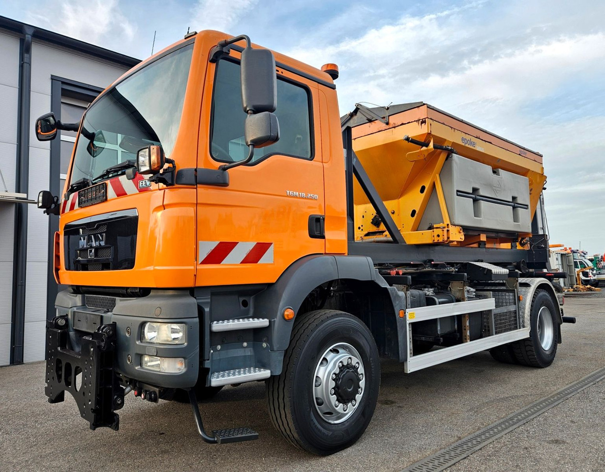 MAN TGM 18.250 4x4 BB EEV Winterdienst - Камион со кука за подигање, Камион со кран: слика 1 MAN TGM 18.250 4x4 BB EEV Winterdienst - Камион со кука за подигање, Камион со кран: слика 1