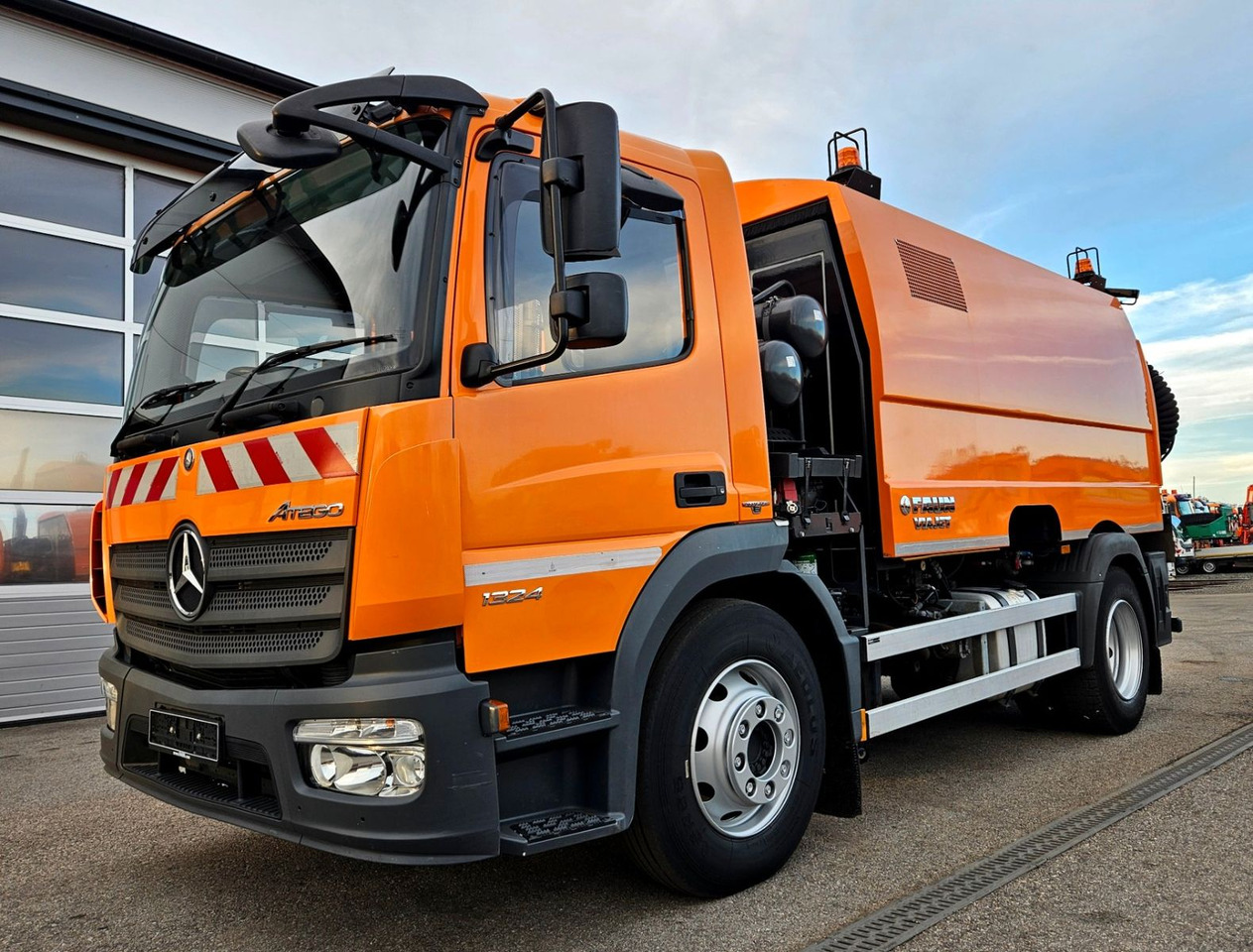 Mercedes-Benz Atego 1324 Euro6 FAUN Viajet 6 Aufbaumotor - Возило за метење: слика 4 Mercedes-Benz Atego 1324 Euro6 FAUN Viajet 6 Aufbaumotor - Возило за метење: слика 4