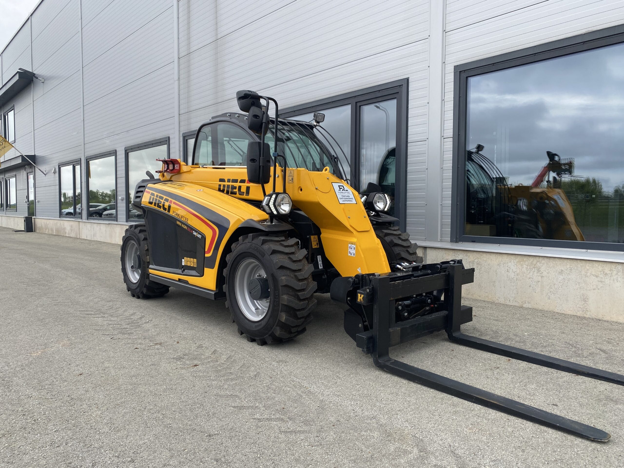 Dieci Mini Agri 20.4 SMART 37 kW - Телескопски ракувач: слика 3 Dieci Mini Agri 20.4 SMART 37 kW - Телескопски ракувач: слика 3