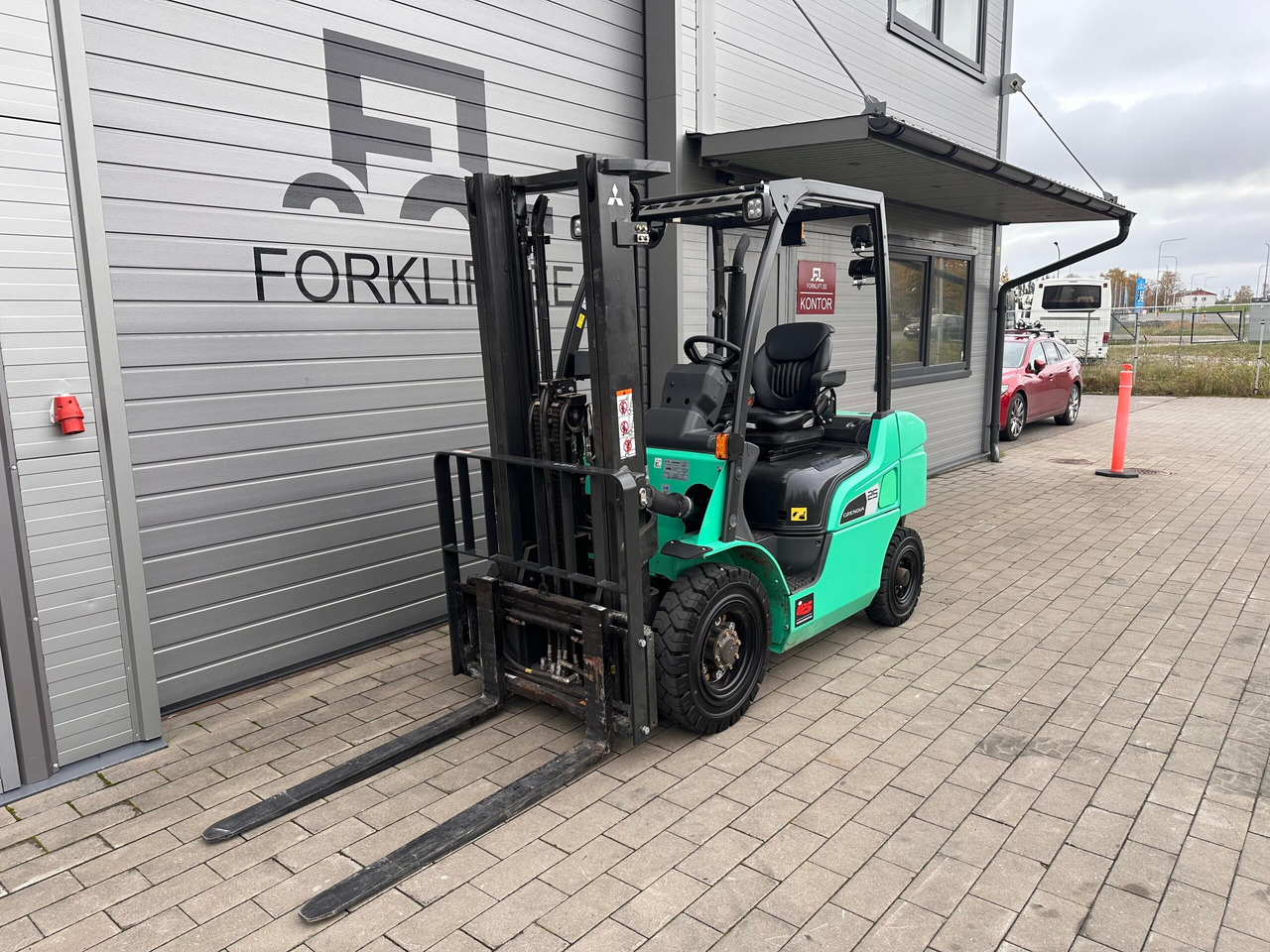 Mitsubishi FD25N3 - Дизел вилушкар: слика 1 Mitsubishi FD25N3 - Дизел вилушкар: слика 1