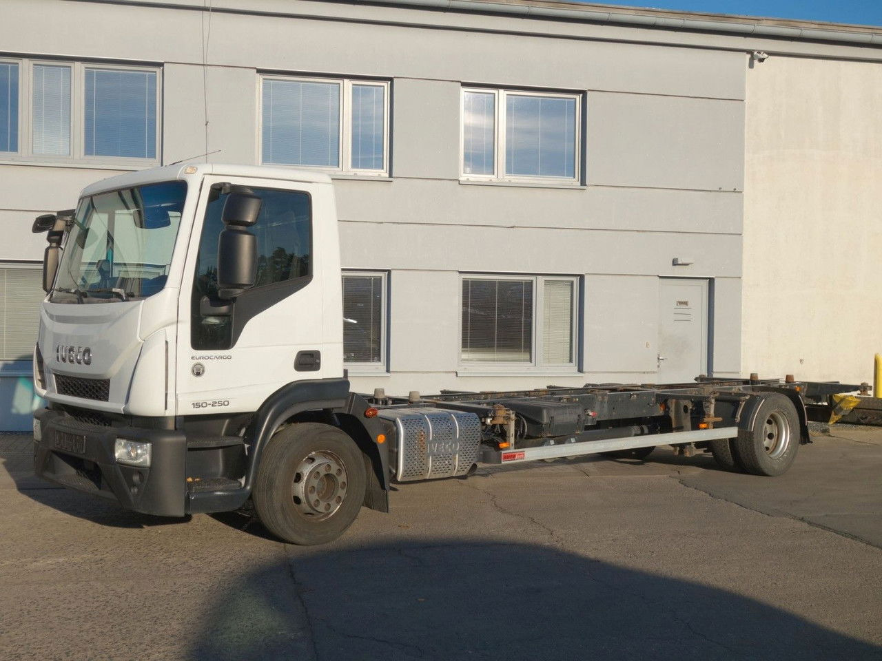 Iveco EuroCargo 150 150E 250 Wechselfahrgestel, BDFl - Транспортер на контејнер/ Камион со променливо тело: слика 1 Iveco EuroCargo 150 150E 250 Wechselfahrgestel, BDFl - Транспортер на контејнер/ Камион со променливо тело: слика 1