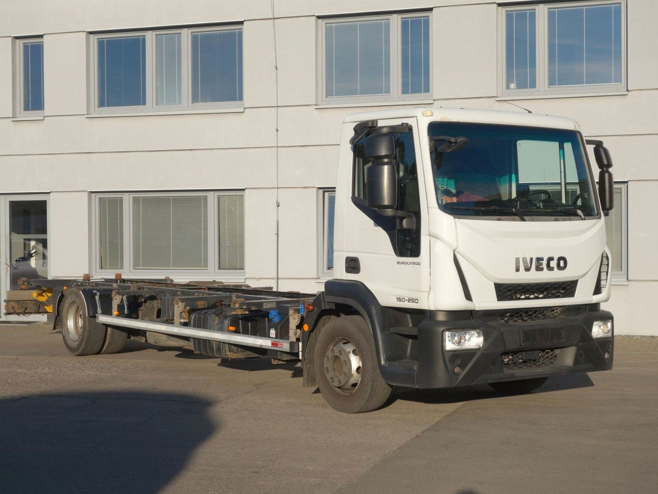 Iveco EuroCargo 150 150E 250 Wechselfahrgestel, BDFl - Транспортер на контејнер/ Камион со променливо тело: слика 2 Iveco EuroCargo 150 150E 250 Wechselfahrgestel, BDFl - Транспортер на контејнер/ Камион со променливо тело: слика 2