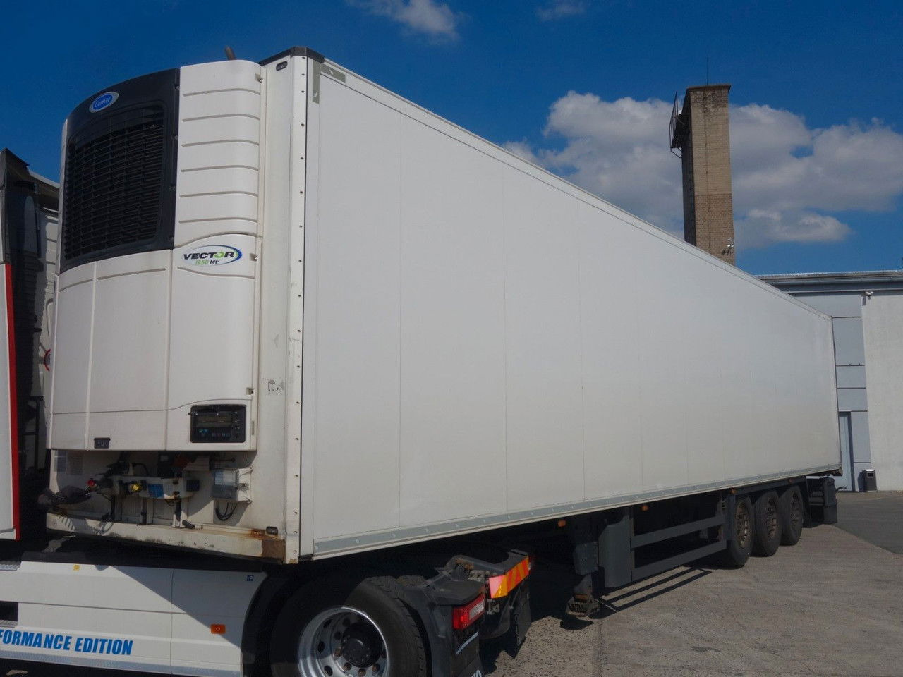 Schmitz Cargobull SKO 24/L mir Carrier 1950, Liftachse, 2 Kammern - Полуприколка ладилник: слика 2 Schmitz Cargobull SKO 24/L mir Carrier 1950, Liftachse, 2 Kammern - Полуприколка ладилник: слика 2