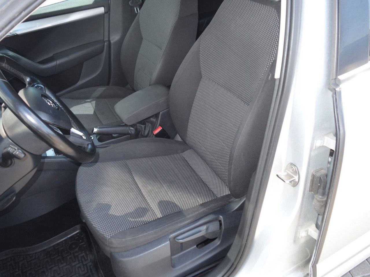 Караван Škoda Octavia Combi Ambition 1,6 TDI, DSG, Navi, Clima: слика 10