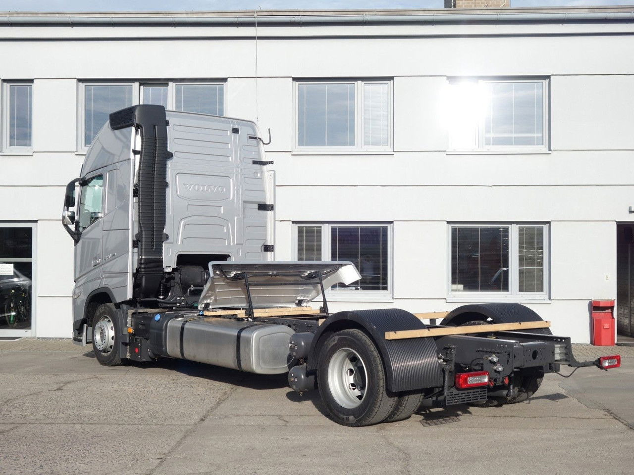 Volvo FH 13 XL 460 Turbo Compound Neue - Транспортер на контејнер/ Камион со променливо тело: слика 5 Volvo FH 13 XL 460 Turbo Compound Neue - Транспортер на контејнер/ Камион со променливо тело: слика 5