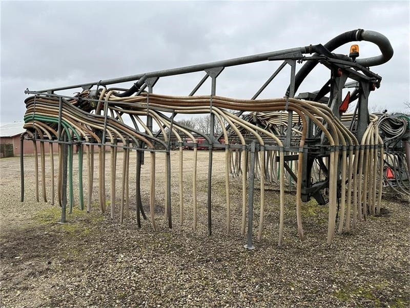 AP 24mtr slæbeslangebom m/2 fordeler - Цистерна за арско ѓубриво: слика 1 AP 24mtr slæbeslangebom m/2 fordeler - Цистерна за арско ѓубриво: слика 1