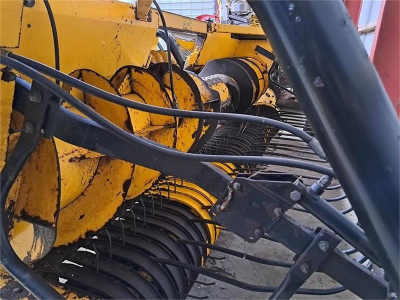 New Holland 356W - Превртувачка опрема: слика 3 New Holland 356W - Превртувачка опрема: слика 3