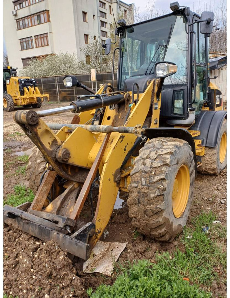 CAT 908M - Натоварувач на тркала: слика 1 CAT 908M - Натоварувач на тркала: слика 1