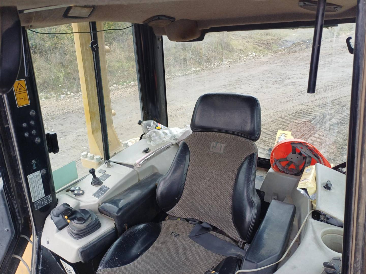 Булдожер CAT D6NXL: слика 21
