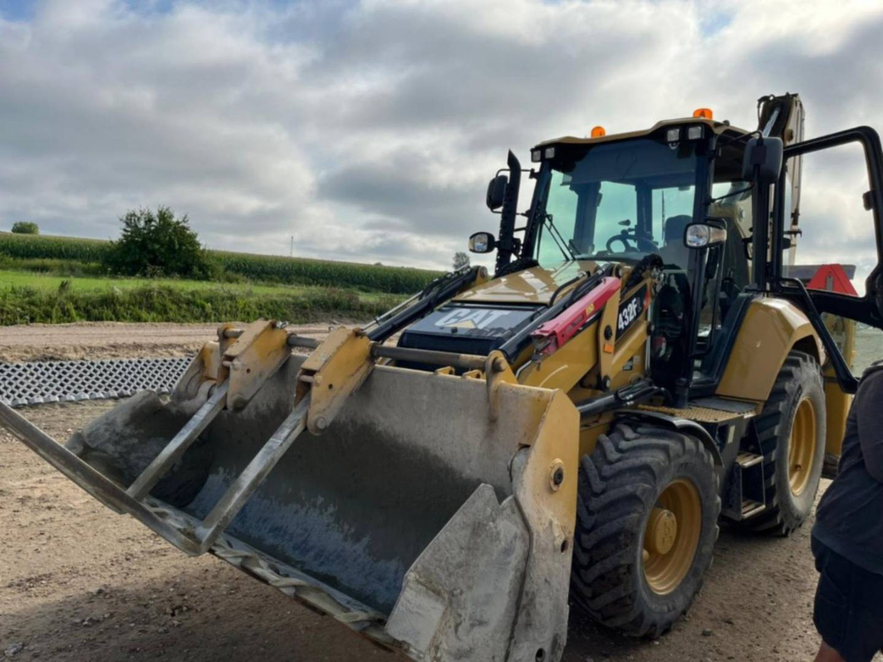 CAT 432F2 - Ровокопач: слика 1 CAT 432F2 - Ровокопач: слика 1