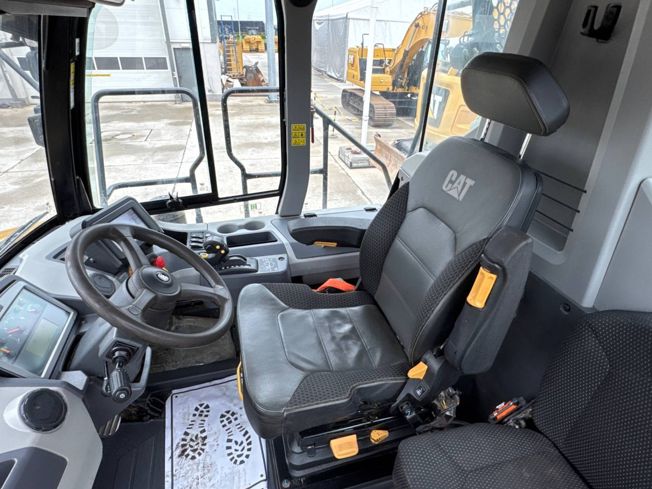 Зглобен истоварувач CAT 730: слика 12 Зглобен истоварувач CAT 730: слика 12