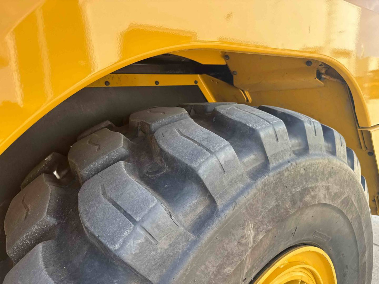 Зглобен истоварувач CAT 730: слика 18