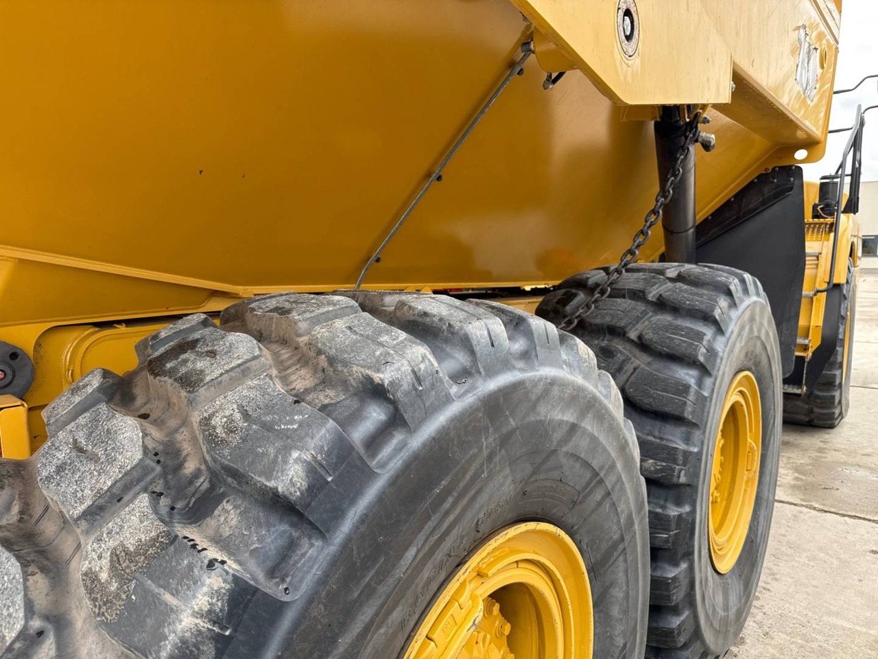 Зглобен истоварувач CAT 730: слика 17 Зглобен истоварувач CAT 730: слика 17