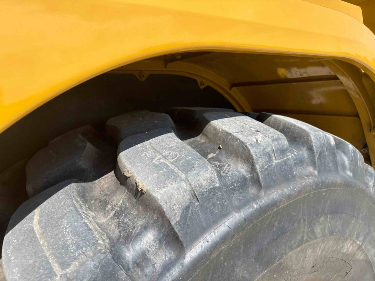 Зглобен истоварувач CAT 730: слика 19