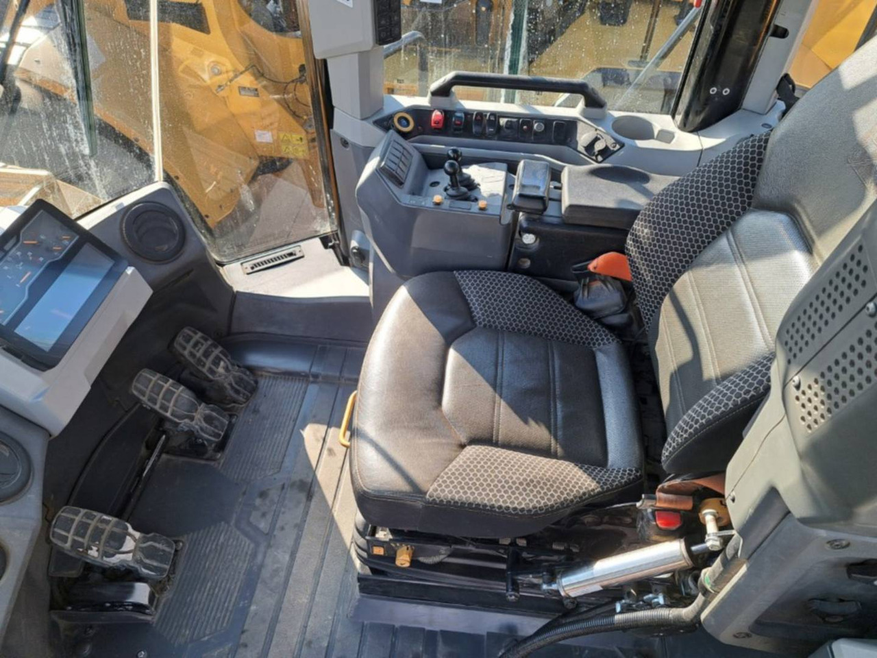 CAT 972 - Натоварувач на тркала: слика 5 CAT 972 - Натоварувач на тркала: слика 5