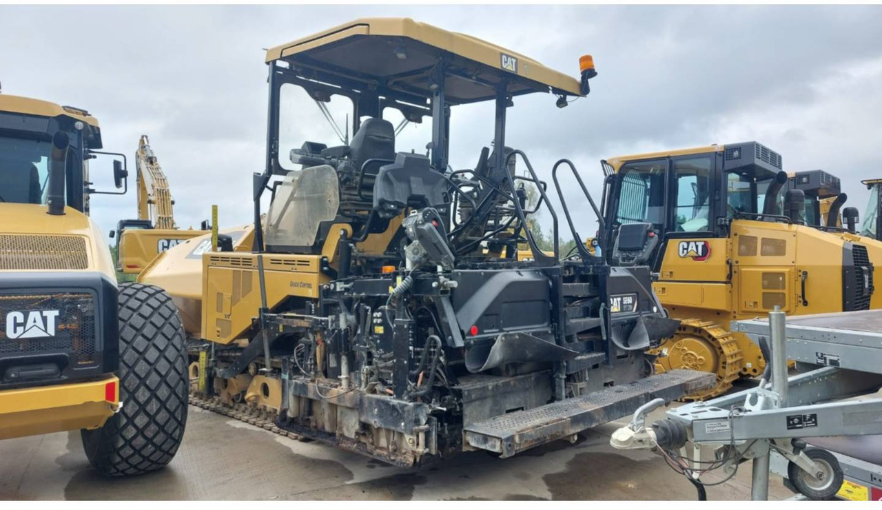 CAT AP655F - Асфалтен поплочувач: слика 3 CAT AP655F - Асфалтен поплочувач: слика 3