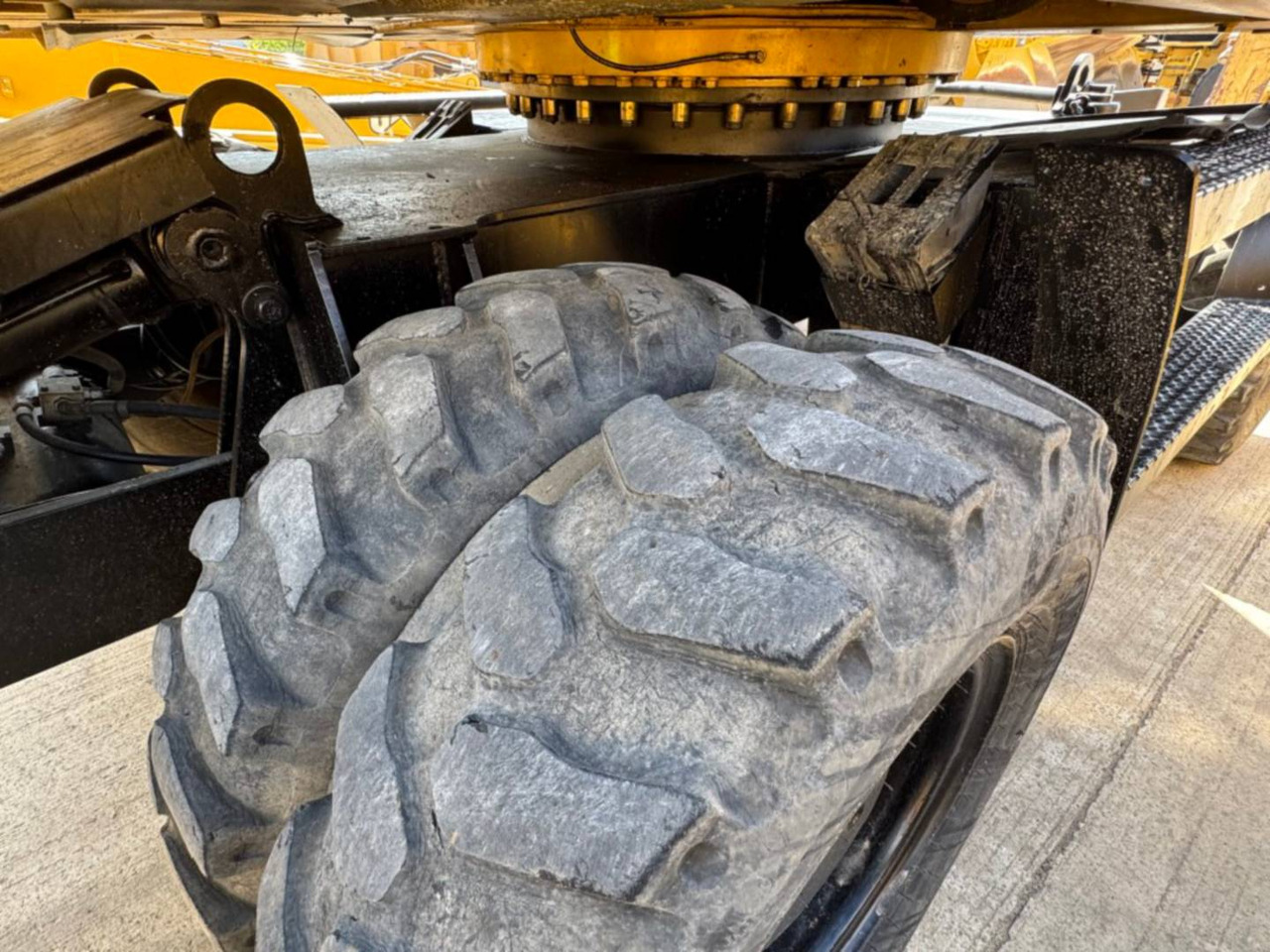 Багер на тркала CAT M315D: слика 13
