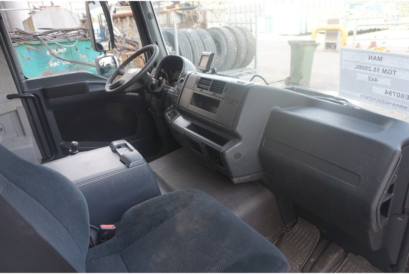 MAN F99L10 TGM 6 CYL 81.60000-7786 - Кабина и ентериер за Камион: слика 5 MAN F99L10 TGM 6 CYL 81.60000-7786 - Кабина и ентериер за Камион: слика 5