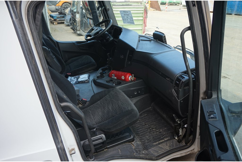 Mercedes-Benz L-STREAMSPACE 2.3MM 320 TUNNEL - Кабина и ентериер за Камион: слика 5 Mercedes-Benz L-STREAMSPACE 2.3MM 320 TUNNEL - Кабина и ентериер за Камион: слика 5