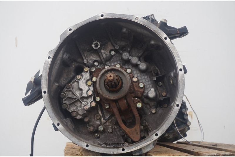 ZF 16S151OD+INT F2000 81.32003-6402 - Менувач за Камион: слика 2 ZF 16S151OD+INT F2000 81.32003-6402 - Менувач за Камион: слика 2