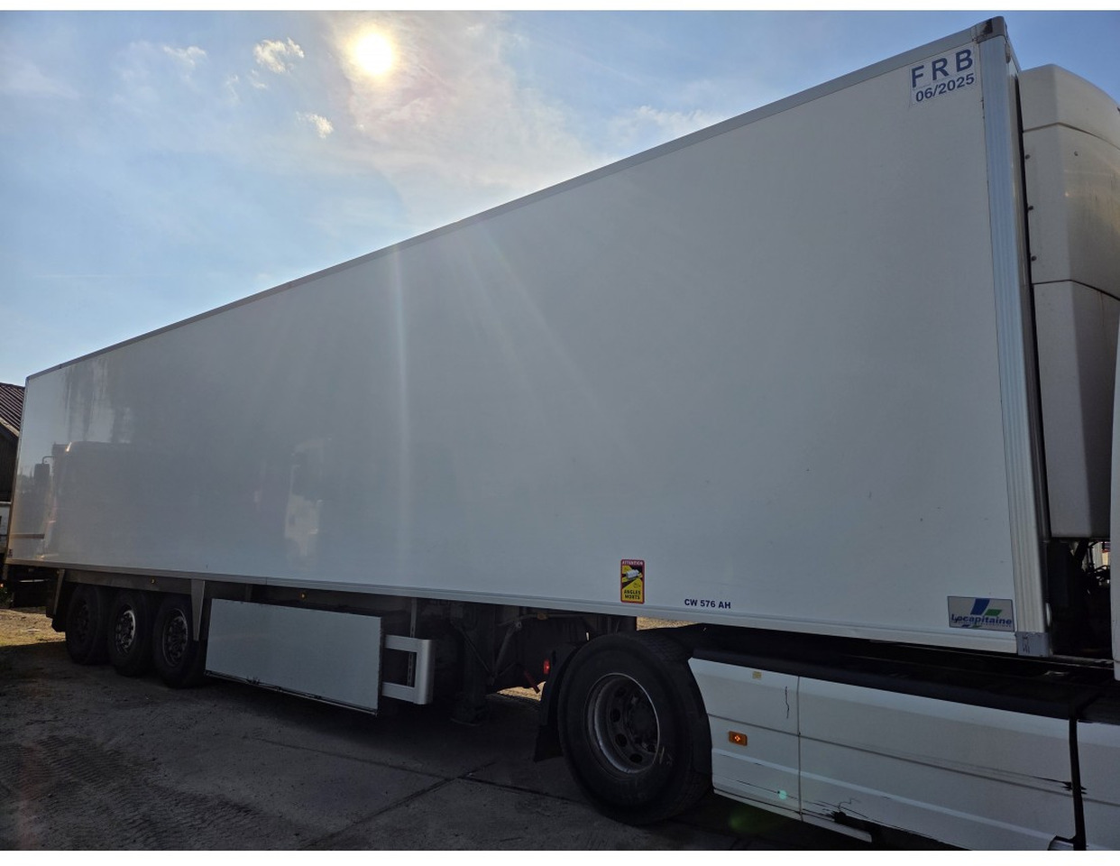 FRUHEAUF FST4 REFRIGERATED SEMITRAILER 3 AXLE MEAT RAILS THERMOKING SLX E 300 30 - Полуприколка ладилник: слика 3 FRUHEAUF FST4 REFRIGERATED SEMITRAILER 3 AXLE MEAT RAILS THERMOKING SLX E 300 30 - Полуприколка ладилник: слика 3