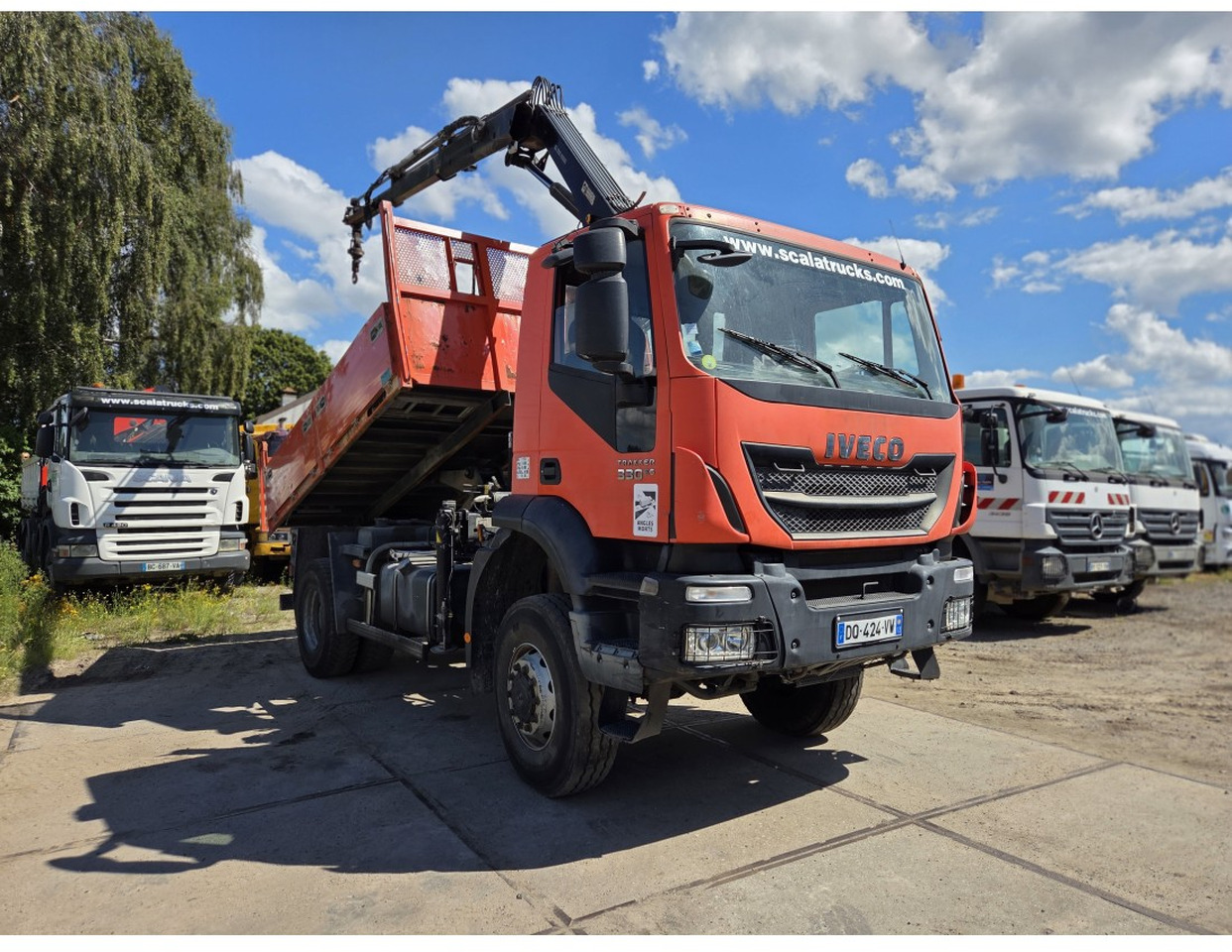 IVECO TRAKKER 330 AD190T33 4X4 TIPPER CRANE HIAB 099 ES-2 - Кипер, Камион со кран: слика 2 IVECO TRAKKER 330 AD190T33 4X4 TIPPER CRANE HIAB 099 ES-2 - Кипер, Камион со кран: слика 2