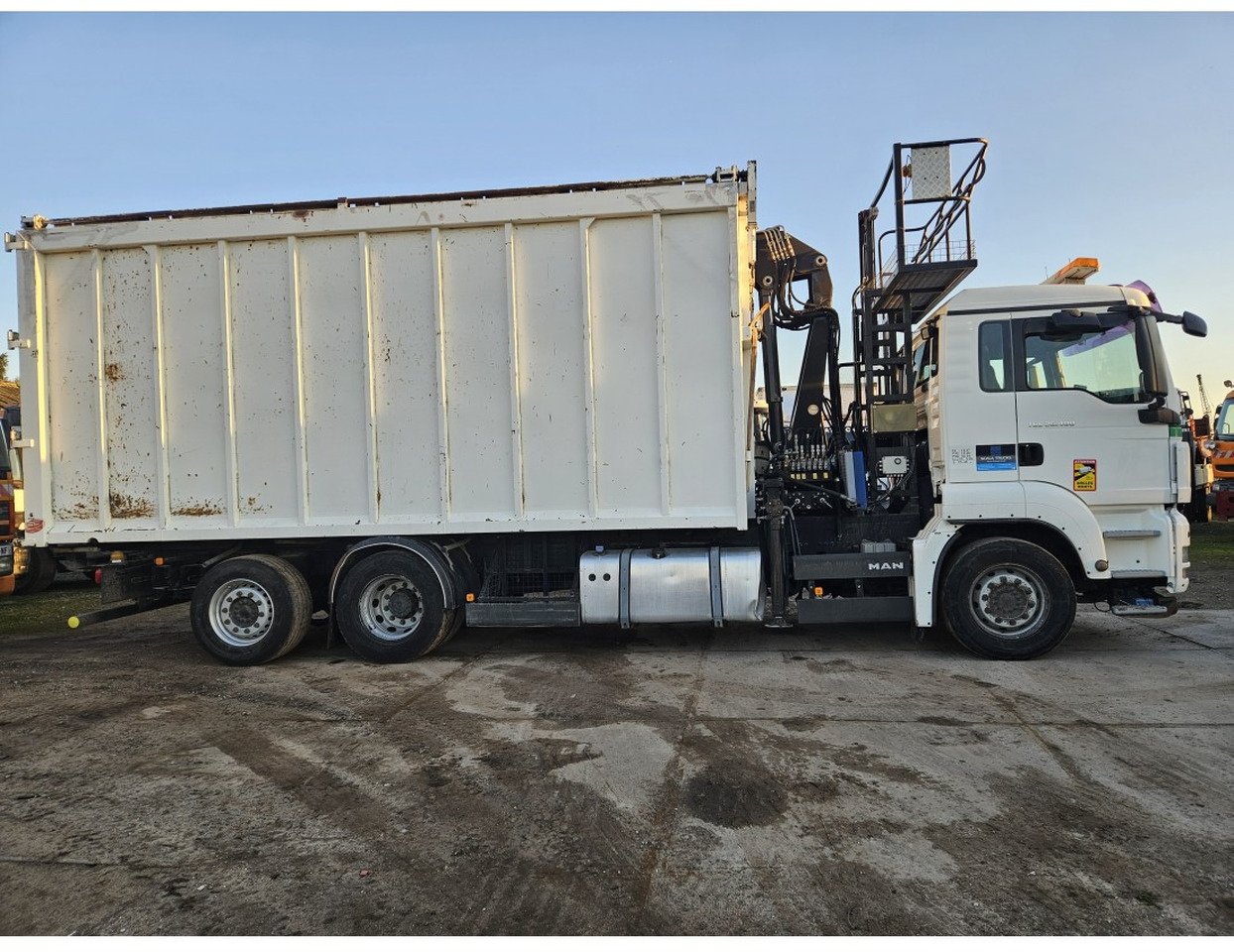 MAN TGS 26.400 6x2 steering axle lenk Tipper Crane Jonsered 1320 Z - Кипер, Камион со кран: слика 4 MAN TGS 26.400 6x2 steering axle lenk Tipper Crane Jonsered 1320 Z - Кипер, Камион со кран: слика 4