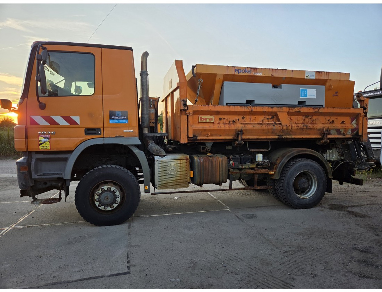 MERCEDES ACTROS 1836 4X4 TIPPER possible to buy with salt spreader - Кипер: слика 3 MERCEDES ACTROS 1836 4X4 TIPPER possible to buy with salt spreader - Кипер: слика 3