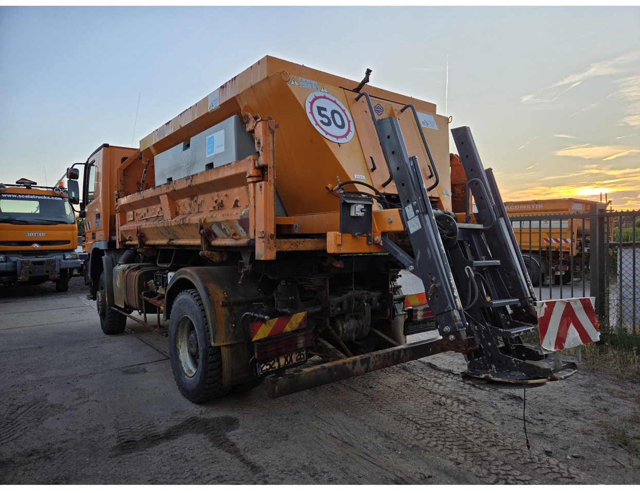MERCEDES ACTROS 1836 4X4 TIPPER possible to buy with salt spreader - Кипер: слика 4 MERCEDES ACTROS 1836 4X4 TIPPER possible to buy with salt spreader - Кипер: слика 4