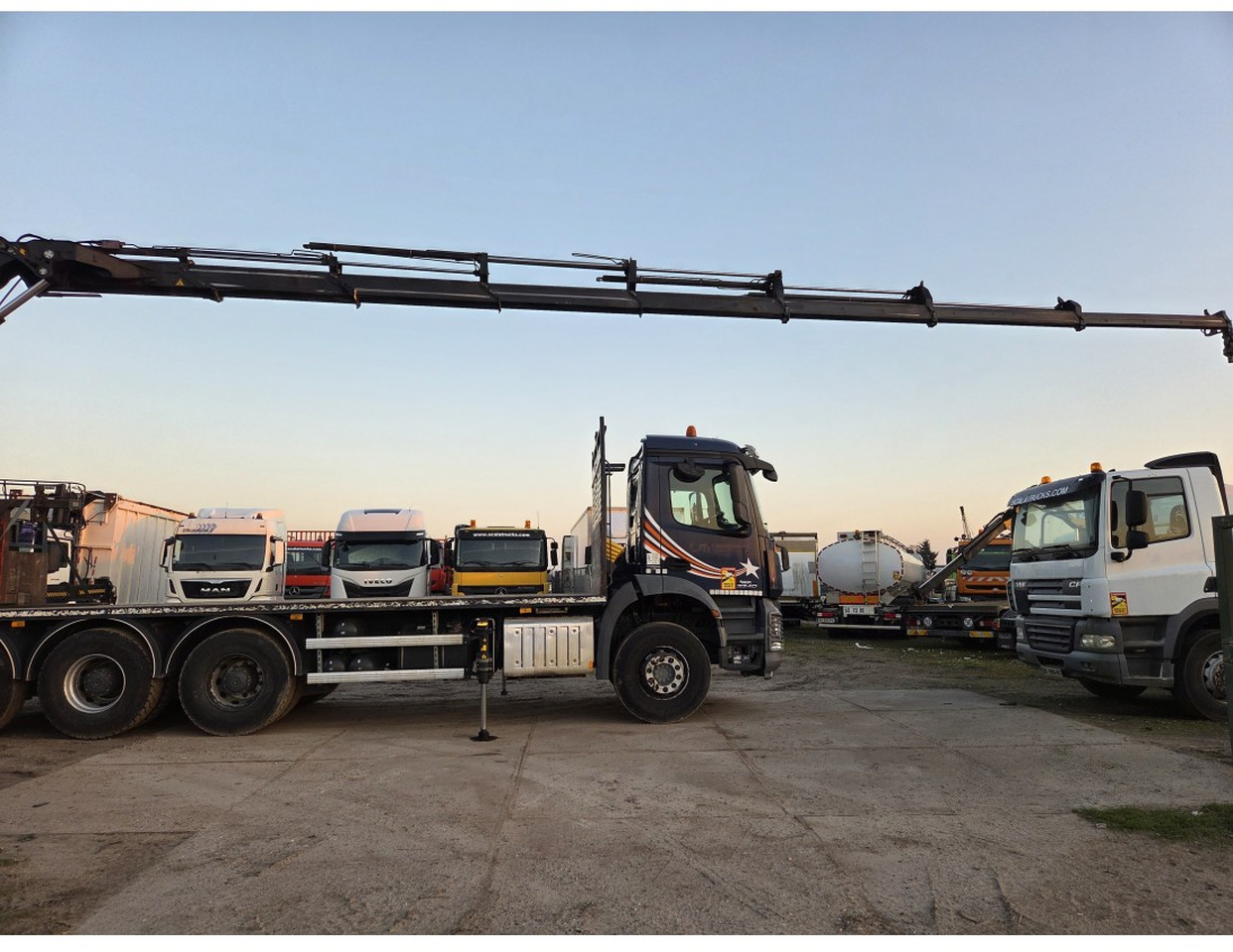 Mercedes Arocs 3240 8x4 Open Truck Crane HIAB X-HIDUO 258 E-7 7 extensions - Камион со платформа, Камион со кран: слика 4 Mercedes Arocs 3240 8x4 Open Truck Crane HIAB X-HIDUO 258 E-7 7 extensions - Камион со платформа, Камион со кран: слика 4