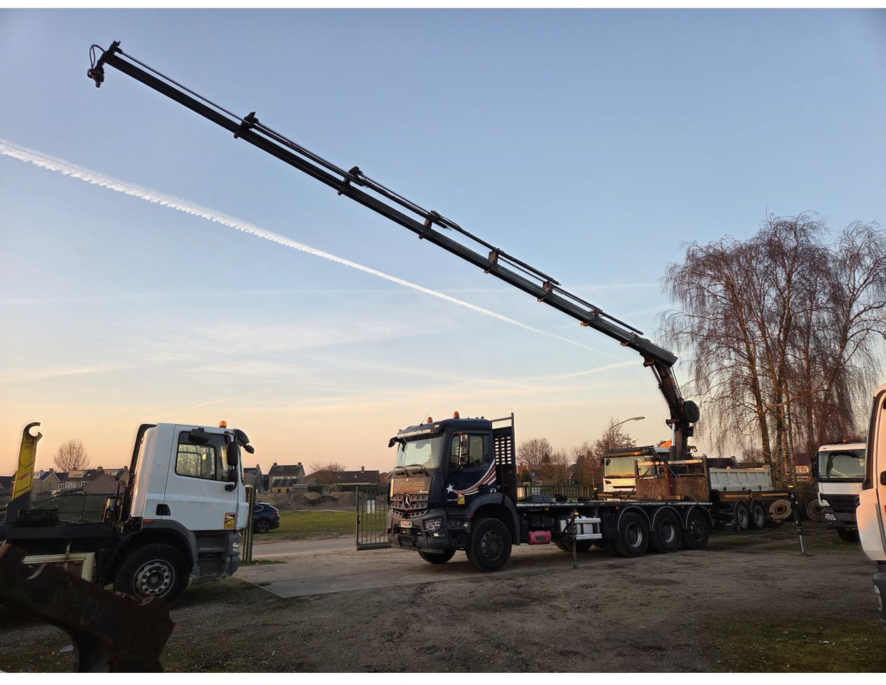 Mercedes Arocs 3240 8x4 Open Truck Crane HIAB X-HIDUO 258 E-7 7 extensions - Камион со платформа, Камион со кран: слика 1 Mercedes Arocs 3240 8x4 Open Truck Crane HIAB X-HIDUO 258 E-7 7 extensions - Камион со платформа, Камион со кран: слика 1
