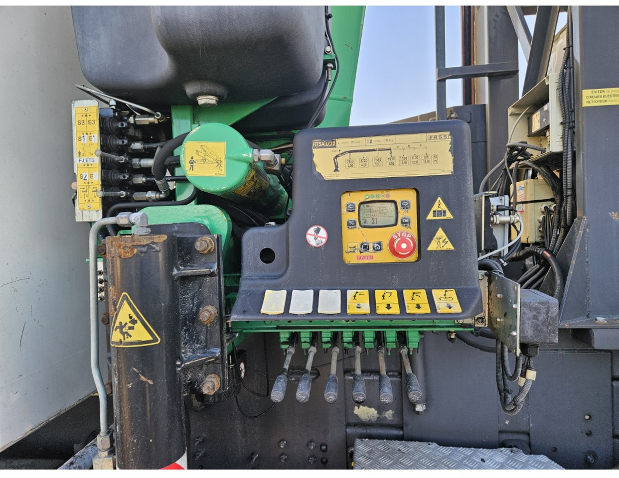 Кипер, Камион со кран Scania P360 6x2 steering axle lenk Tipper Crane Fassi F175A: слика 8 Кипер, Камион со кран Scania P360 6x2 steering axle lenk Tipper Crane Fassi F175A: слика 8