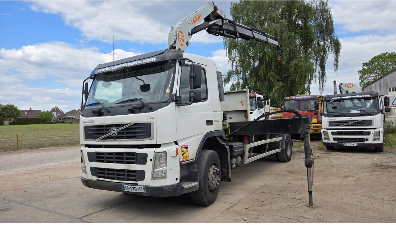 VOLVO FM 330 FLATBED 4X2 PM 17 LC 17 TON - Камион со платформа, Камион со кран: слика 1 VOLVO FM 330 FLATBED 4X2 PM 17 LC 17 TON - Камион со платформа, Камион со кран: слика 1