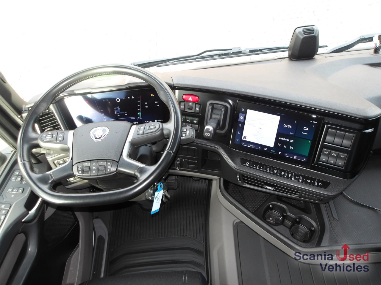 SCANIA R 460 EB - MEGA - HIGHLINE - 2x TANKs - ACC - Камион влекач: слика 2 SCANIA R 460 EB - MEGA - HIGHLINE - 2x TANKs - ACC - Камион влекач: слика 2