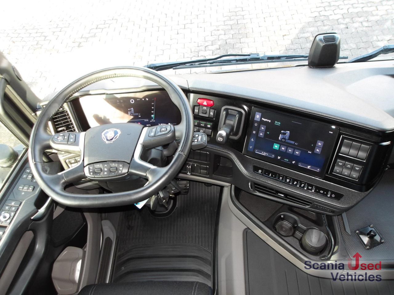 SCANIA R 460 EB - MEGA - HIGHLINE - 2x TANKs - ACC - Камион влекач: слика 2 SCANIA R 460 EB - MEGA - HIGHLINE - 2x TANKs - ACC - Камион влекач: слика 2