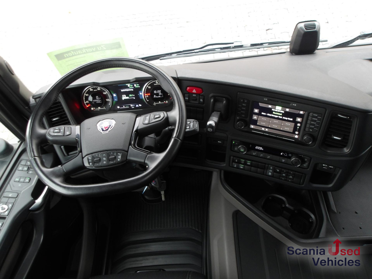 SCANIA R 460 EB - MEGA - HIGHLINE - 2x TANKs - ACC - Камион влекач: слика 2 SCANIA R 460 EB - MEGA - HIGHLINE - 2x TANKs - ACC - Камион влекач: слика 2