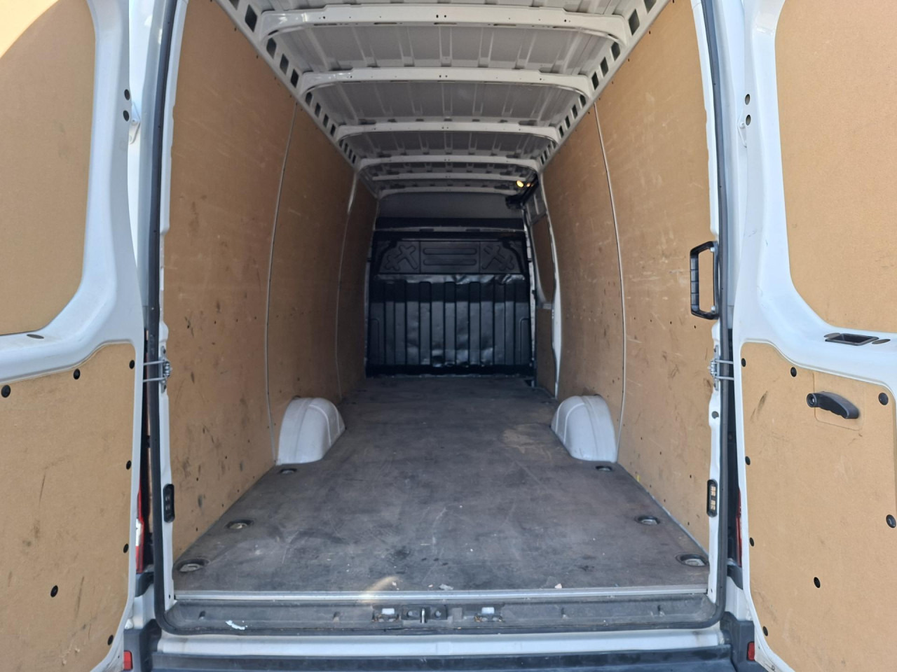 IVECO Daily 35S16V - Патничко комбе: слика 5 IVECO Daily 35S16V - Патничко комбе: слика 5