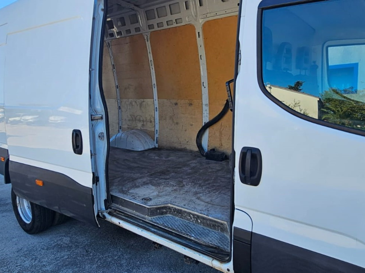 IVECO Daily 65C15 - Патничко комбе: слика 4 IVECO Daily 65C15 - Патничко комбе: слика 4