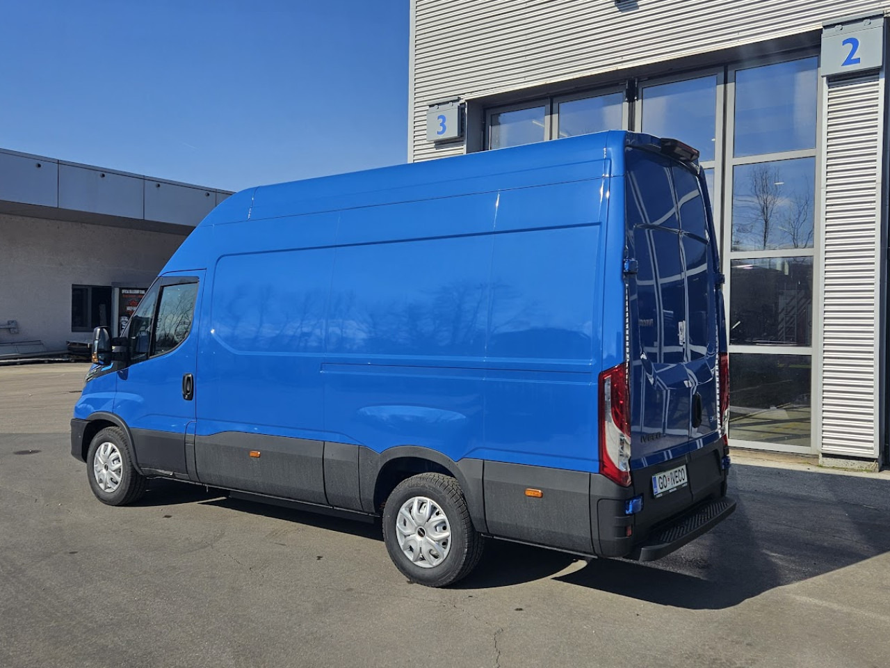 IVECO Daily ELEKTRIČNI 35 C 18H - Патничко комбе, Електрично комбе: слика 3 IVECO Daily ELEKTRIČNI 35 C 18H - Патничко комбе, Електрично комбе: слика 3