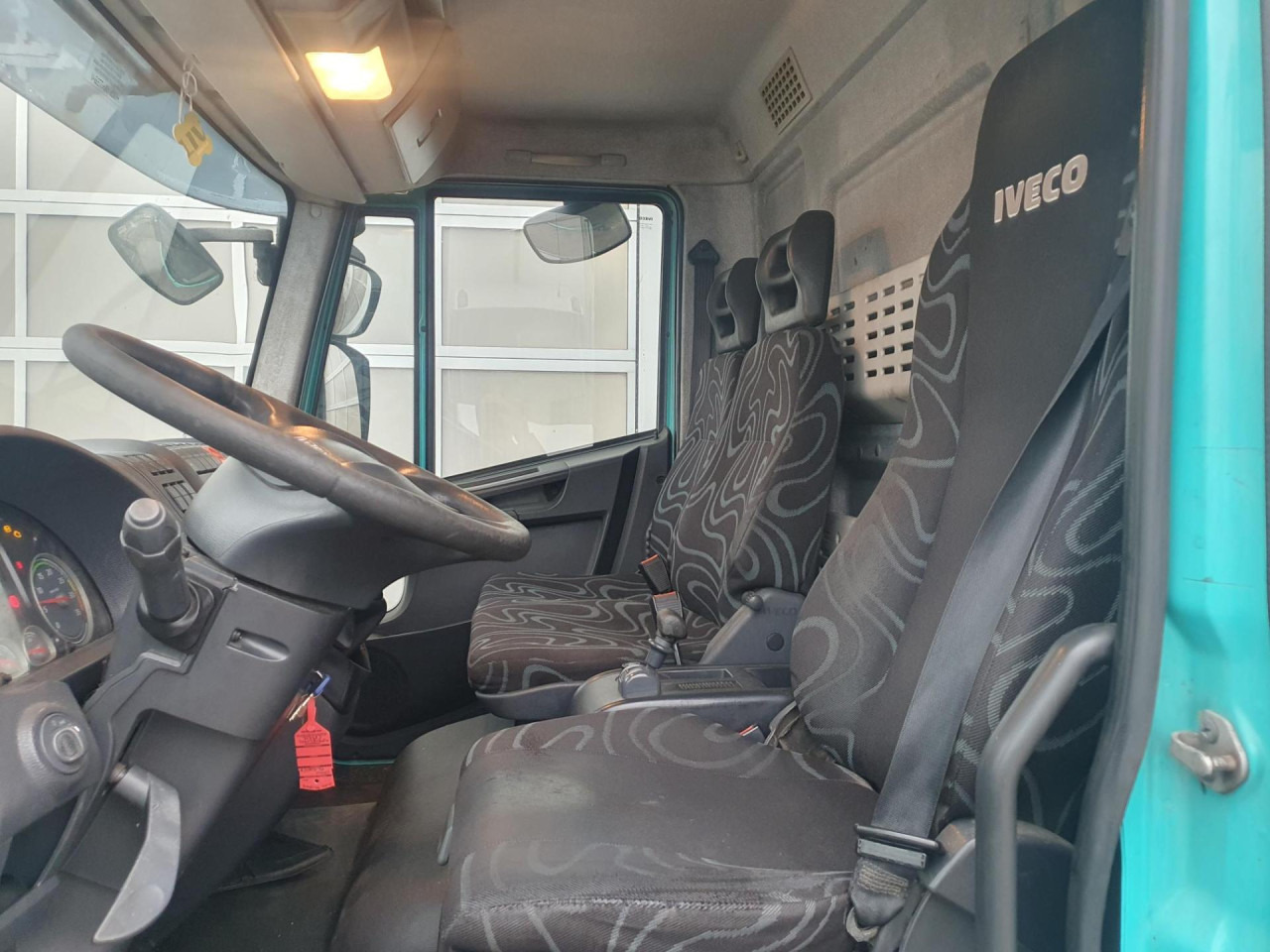 Interior photo 1: Камион со церада IVECO Eurocargo ML120E25