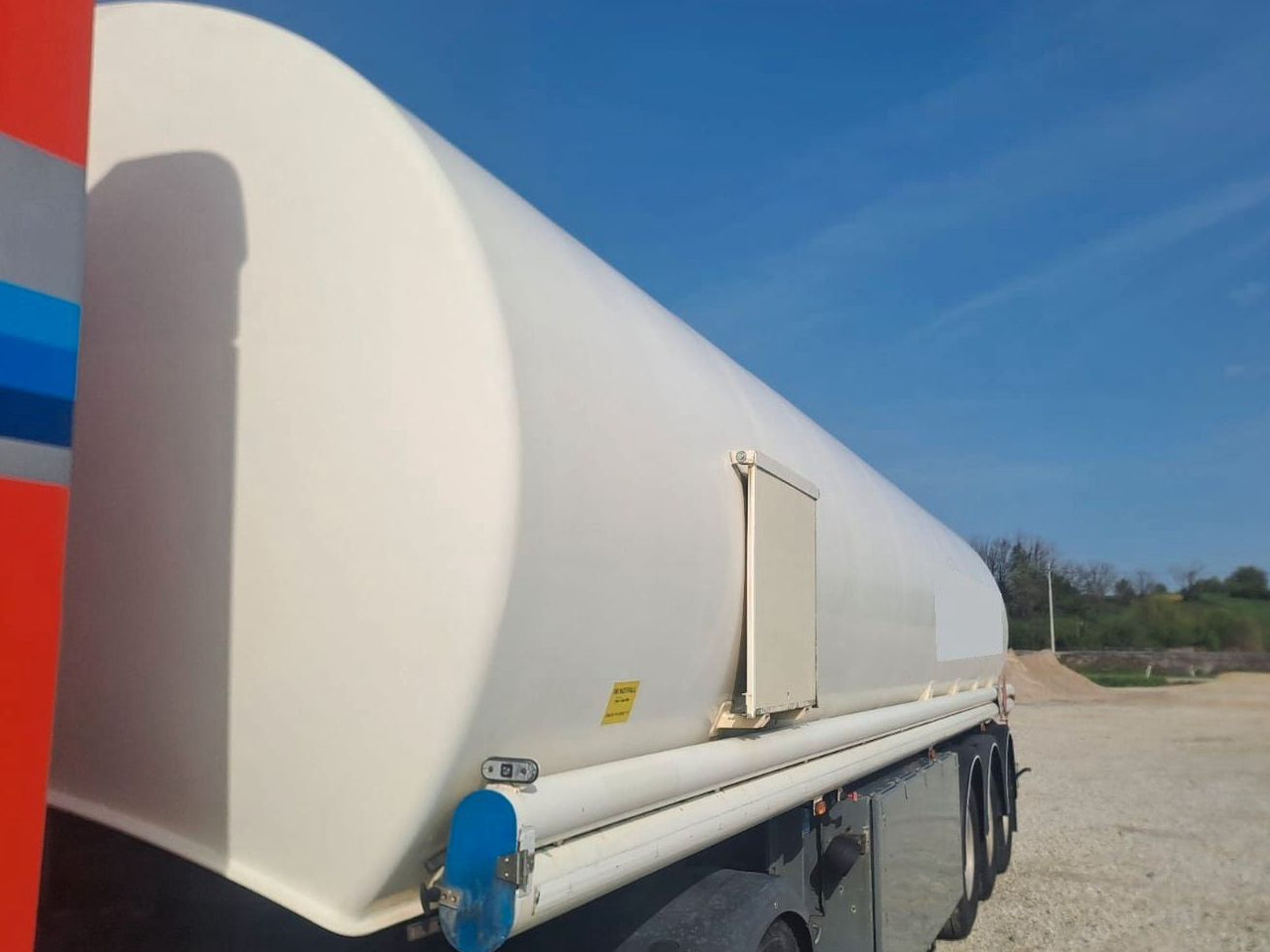 Schrader ADR, Treibstoff Diesel/Benzin, 4 Kammern, Sening Schrader ADR, Treibstoff Diesel/Benzin, 4 Kammern, Sening - Полуприколка цистерна: слика 2 Schrader ADR, Treibstoff Diesel/Benzin, 4 Kammern, Sening Schrader ADR, Treibstoff Diesel/Benzin, 4 Kammern, Sening - Полуприколка цистерна: слика 2