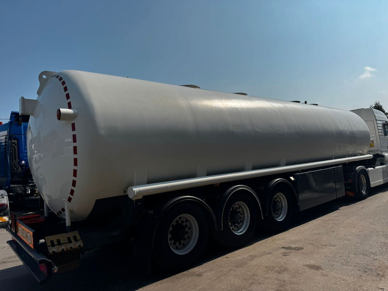 Schrader Treibstoff Diesel/Benzin, 4 Kammern, Sening - Полуприколка цистерна: слика 3 Schrader Treibstoff Diesel/Benzin, 4 Kammern, Sening - Полуприколка цистерна: слика 3