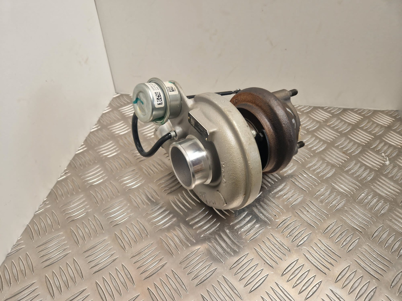 JCB turbocharger 320/06049 Garrett Turbo 762932-02 - Мотор и делови за Градежна машина: слика 4 JCB turbocharger 320/06049 Garrett Turbo 762932-02 - Мотор и делови за Градежна машина: слика 4