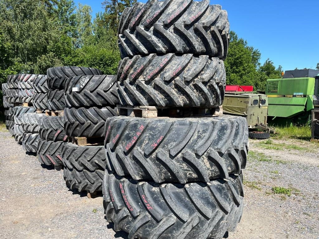 Alliance 650/65R38 600/60R28 till JD 6155 M - Гума за Земјоделска машина: слика 1 Alliance 650/65R38 600/60R28 till JD 6155 M - Гума за Земјоделска машина: слика 1