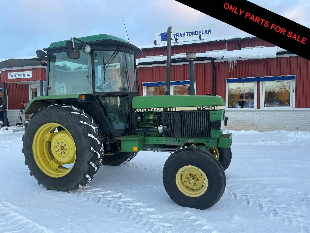 John Deere 2250 Dismantled: only spare parts - Трактор: слика 1 John Deere 2250 Dismantled: only spare parts - Трактор: слика 1