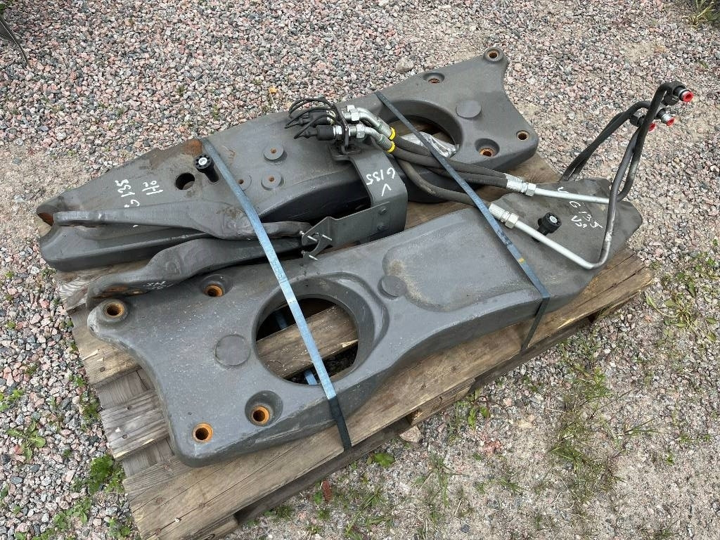 Lastarfäste Quicke Ålö till Valtra G135 - Брза спојка: слика 2 Lastarfäste Quicke Ålö till Valtra G135 - Брза спојка: слика 2